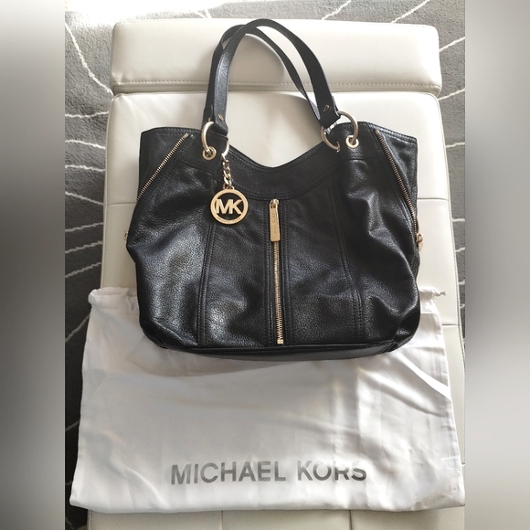 Michael Kors Black Leather Zippered Bag with Dust Bag EUC - Picture 3 of 16